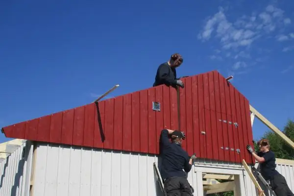 Mittsektionen med luckan.